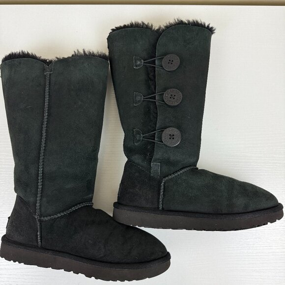 EUC UGG Bailey Button Triplet II Black Boots S/N 1016227 - Picture 6 of 11